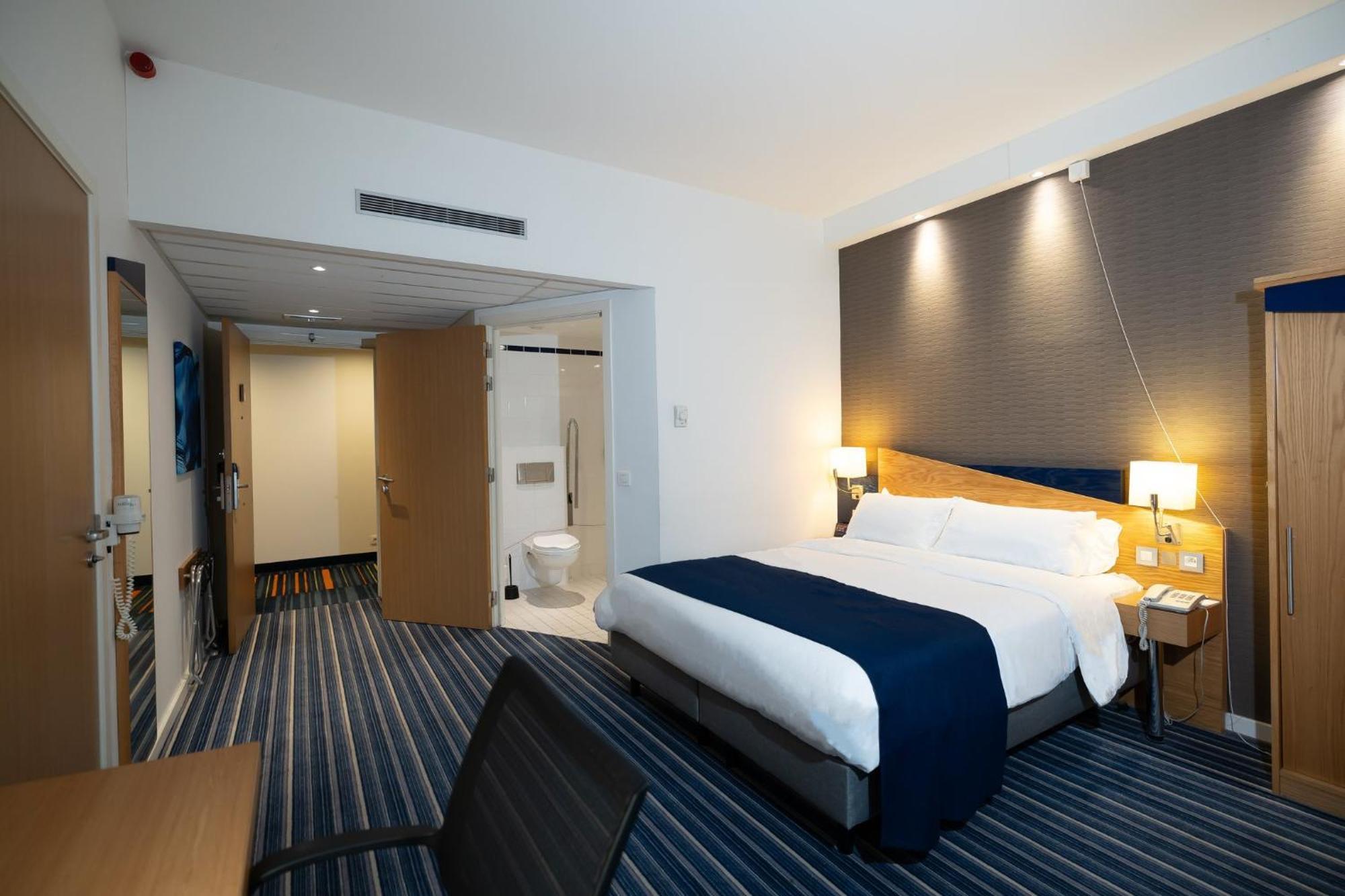 Holiday Inn Express Hasselt, An Ihg Hotel Εξωτερικό φωτογραφία